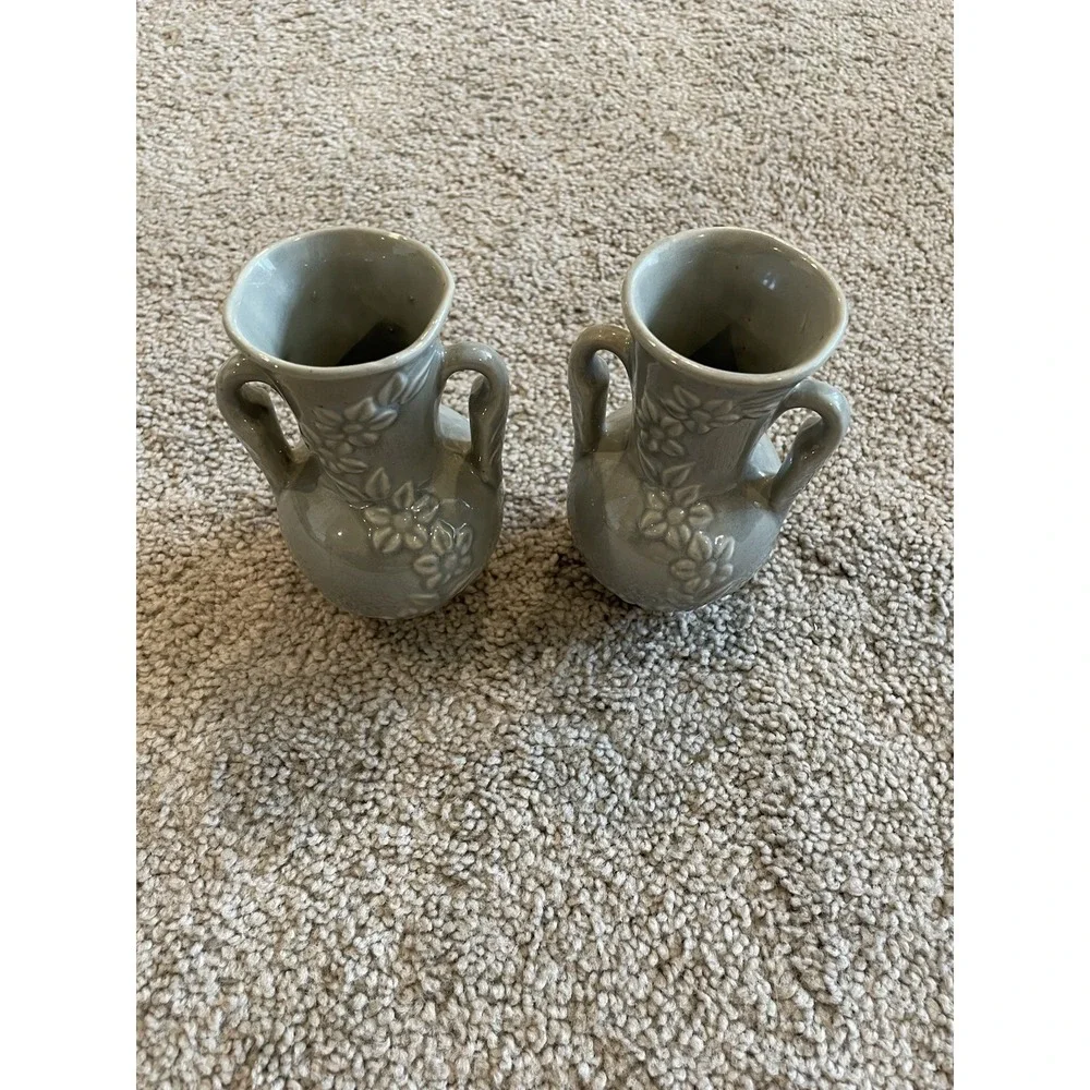 2 Vintage Shawnee Light Gray Floral‎ Vase 875 Daisy Chain Two Handles USA 5